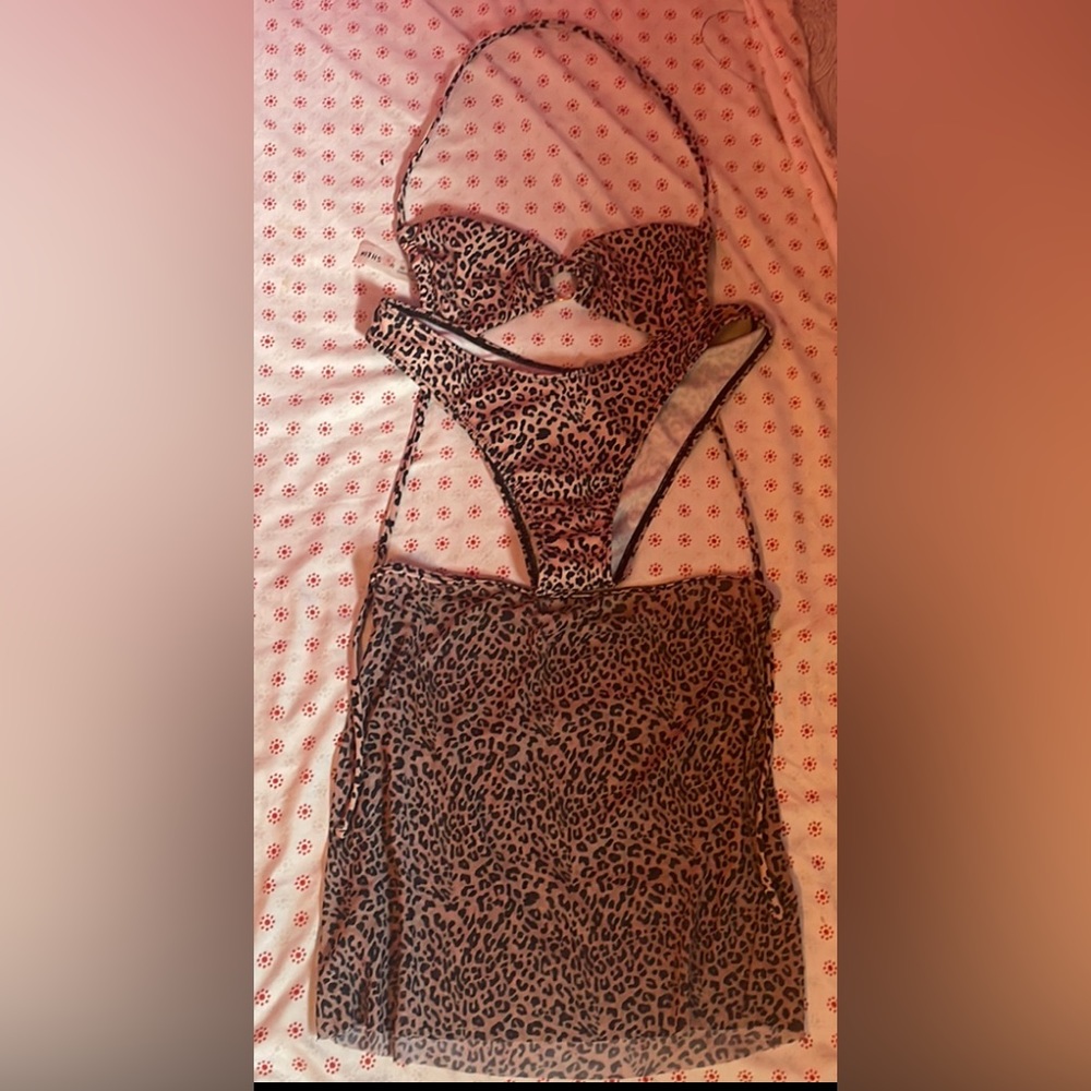 Three piece leopard bikini set